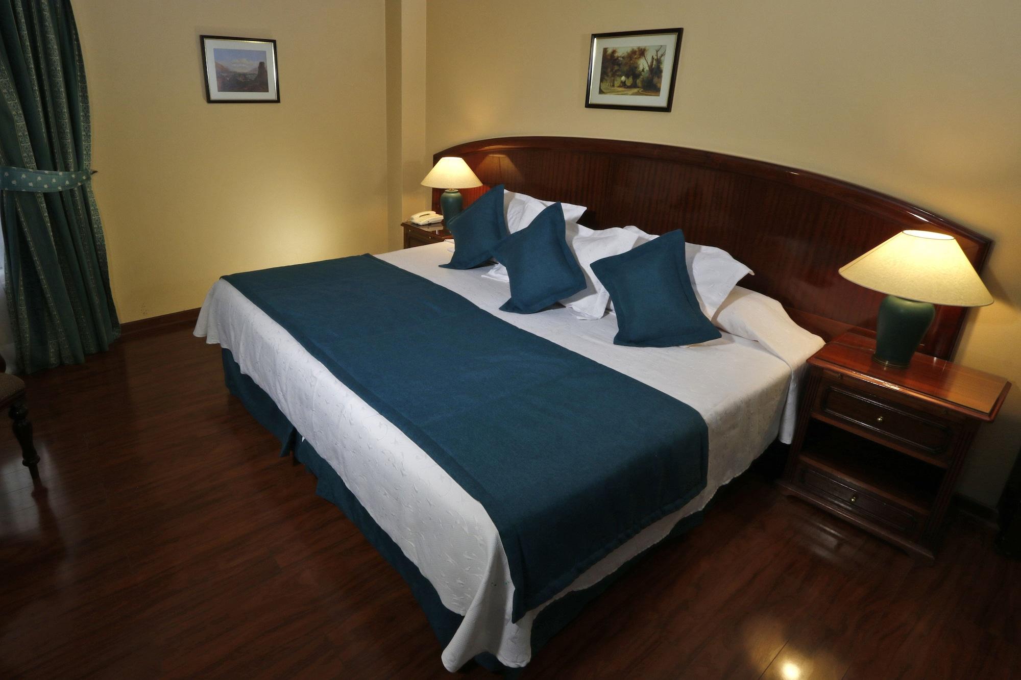 Principado De Asturias Hotel Santiago Kültér fotó